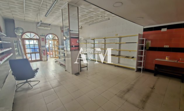 Comercial - Alquiler a largo plazo - Torrevieja - Playa de los Locos