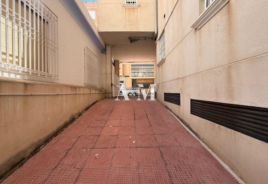 Location à long terme - Garage - Torrevieja - Centro