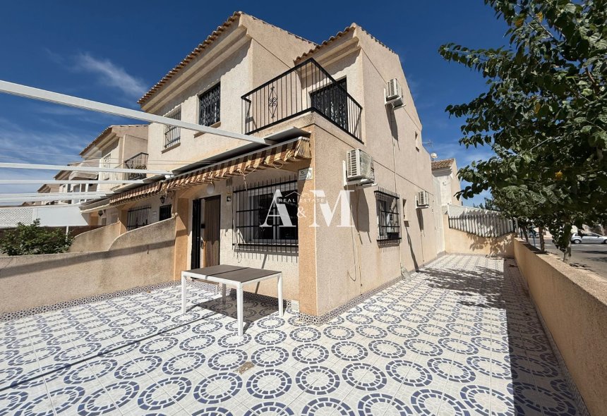 Location à long terme - Maison de ville - Los Alcazares