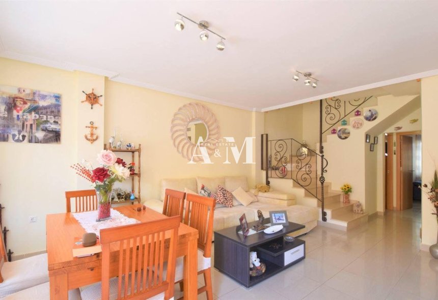 Location à long terme - Maison de ville - Orihuela Costa - Villamartín