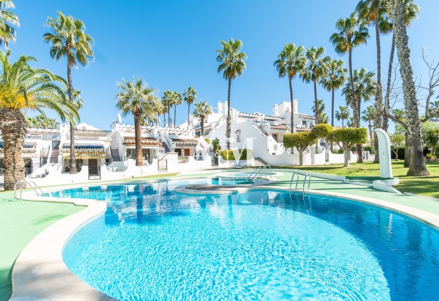Location à long terme - Maison de ville - Orihuela Costa - Villamartín