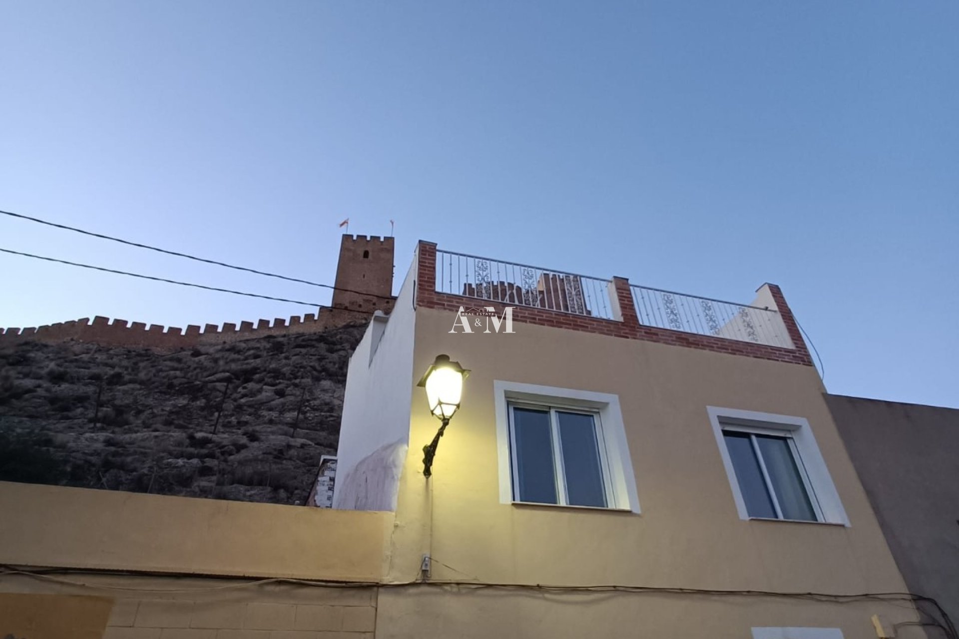 Location à long terme - Maison de ville - Sax