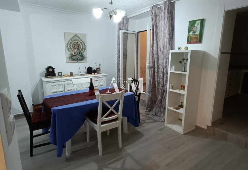 Location à long terme - Maison de ville - Sax