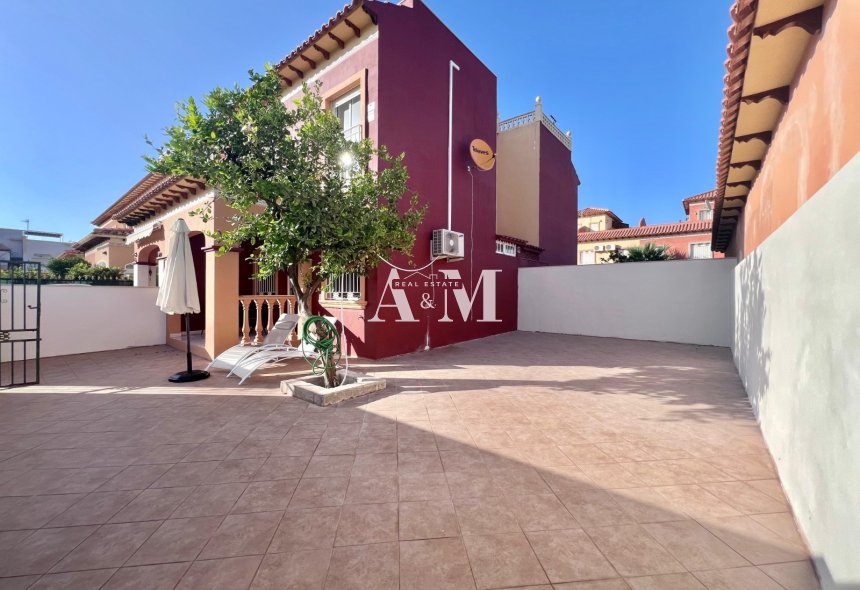 Location à long terme - Maison de ville - Torrevieja - La Siesta - El Salado -  Torreta