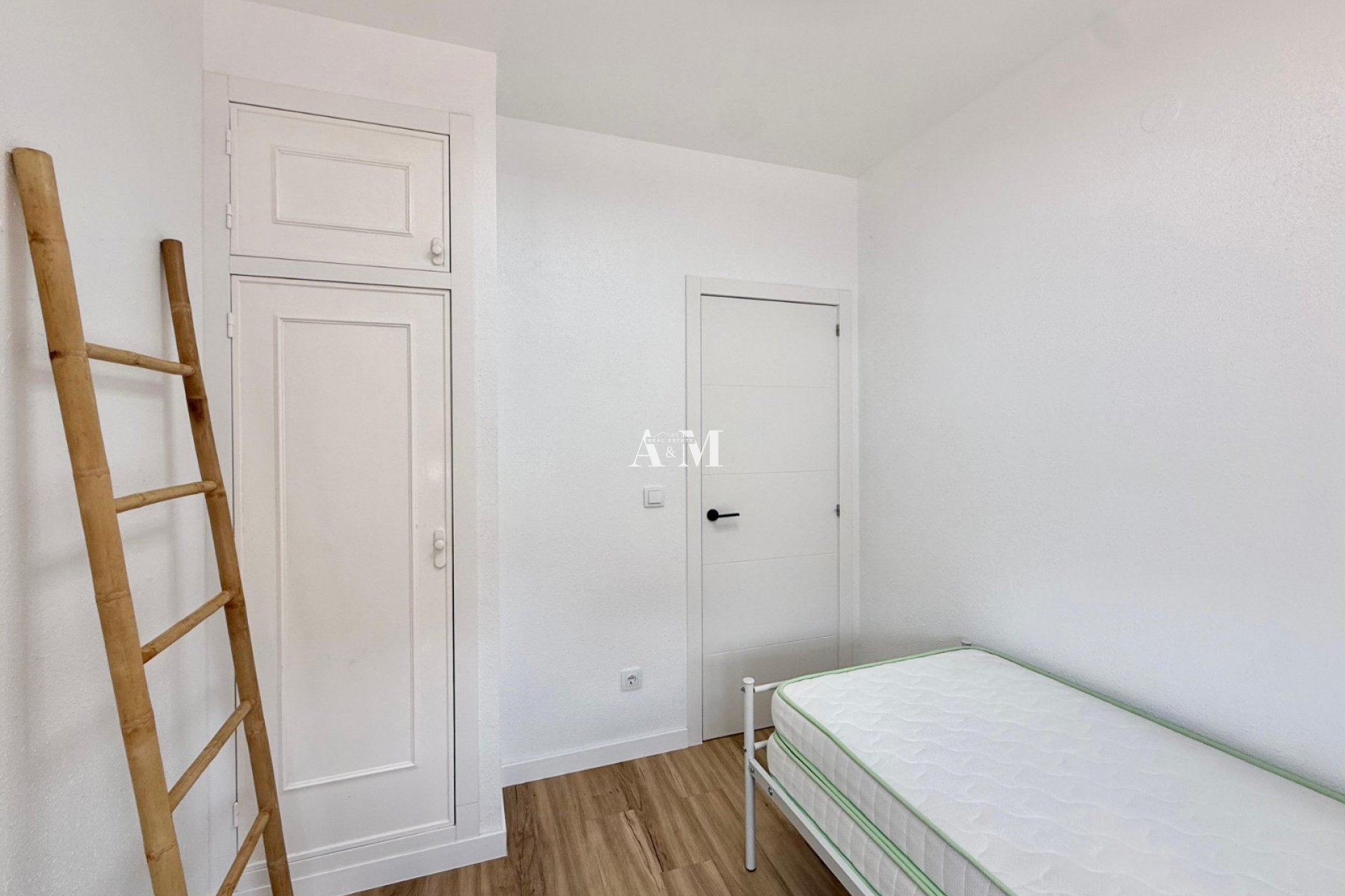 Location à long terme - Maison de ville - Torrevieja - La Siesta - El Salado -  Torreta