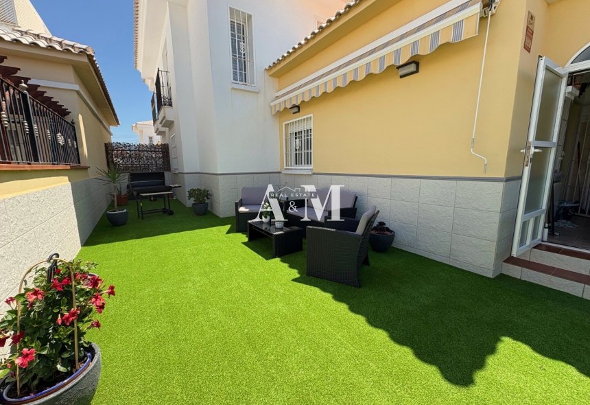 Location à long terme - Maison de ville - Torrevieja - La Siesta - El Salado -  Torreta
