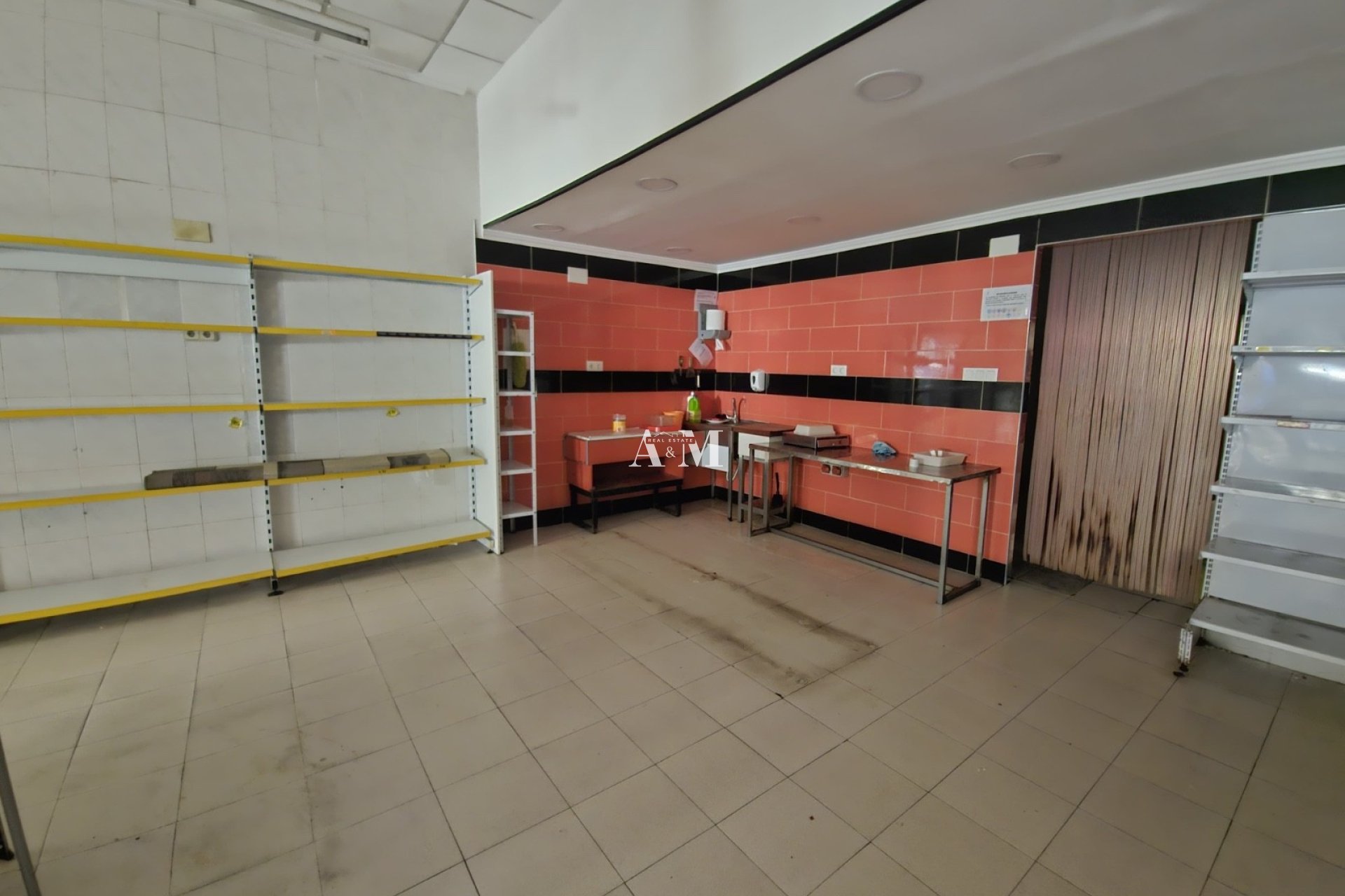 Long Term Rental - Commercial - Torrevieja - Playa de los Locos