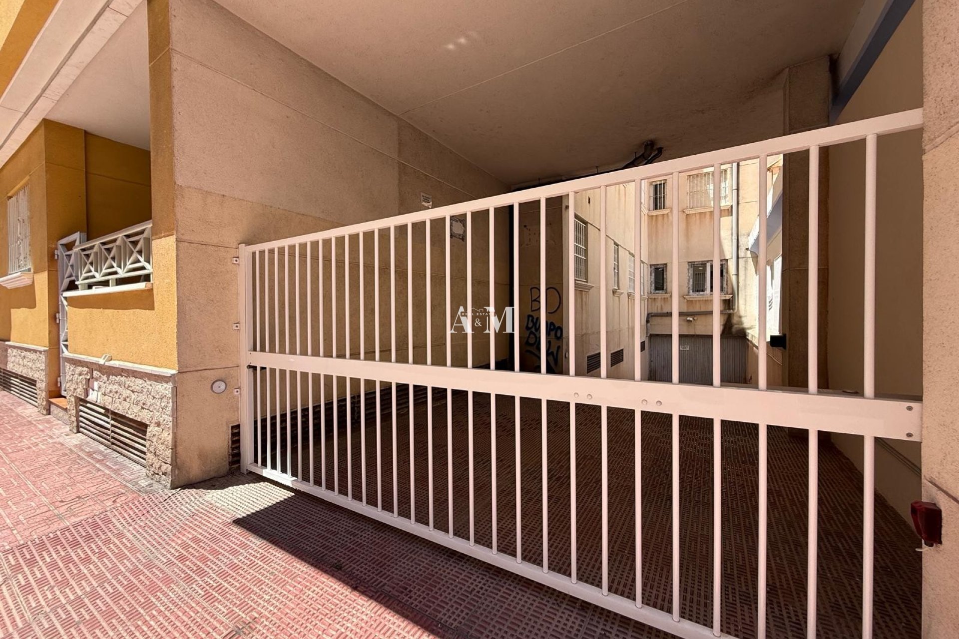 Long Term Rental - Garage - Torrevieja - Centro