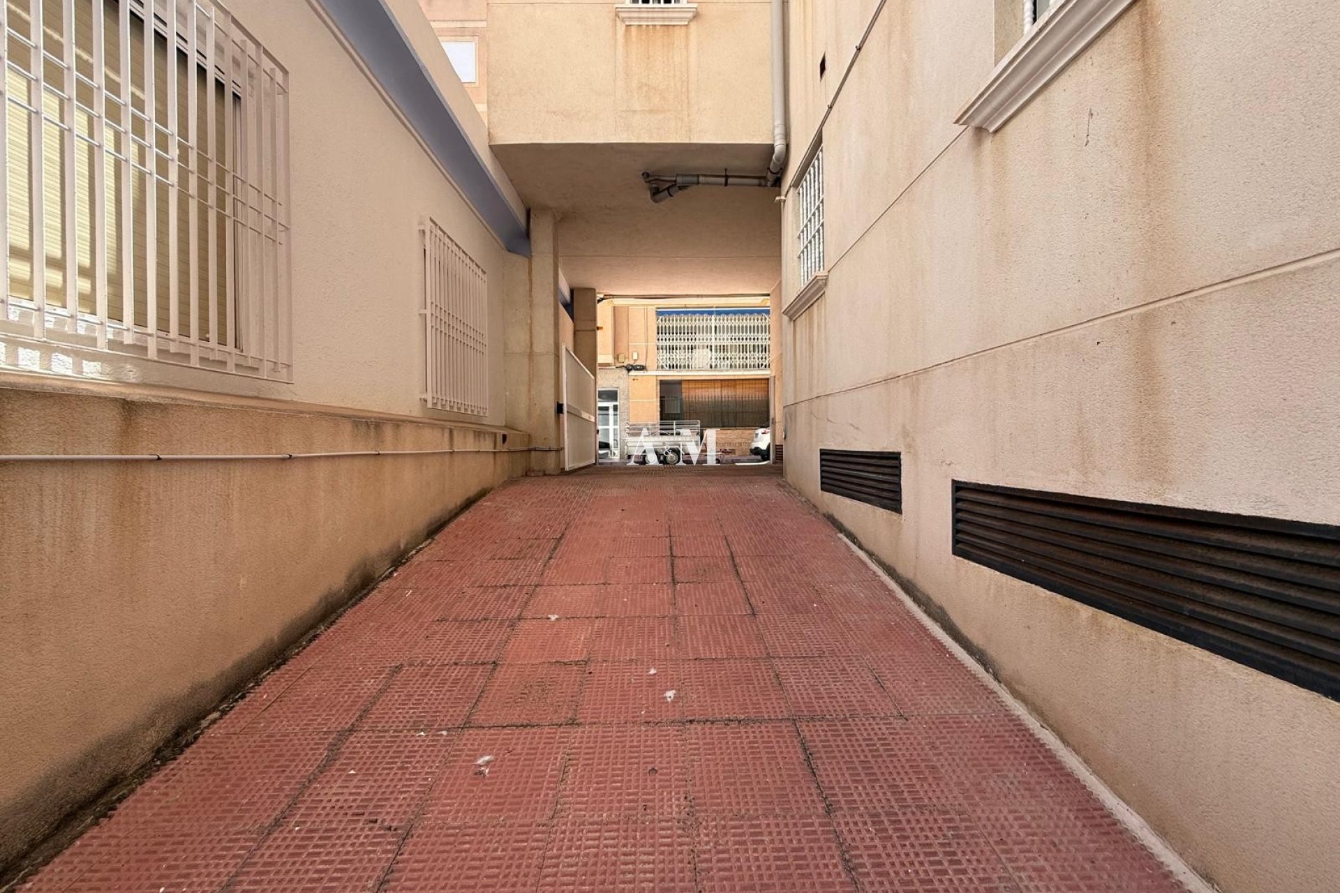 Long Term Rental - Garage - Torrevieja - Centro