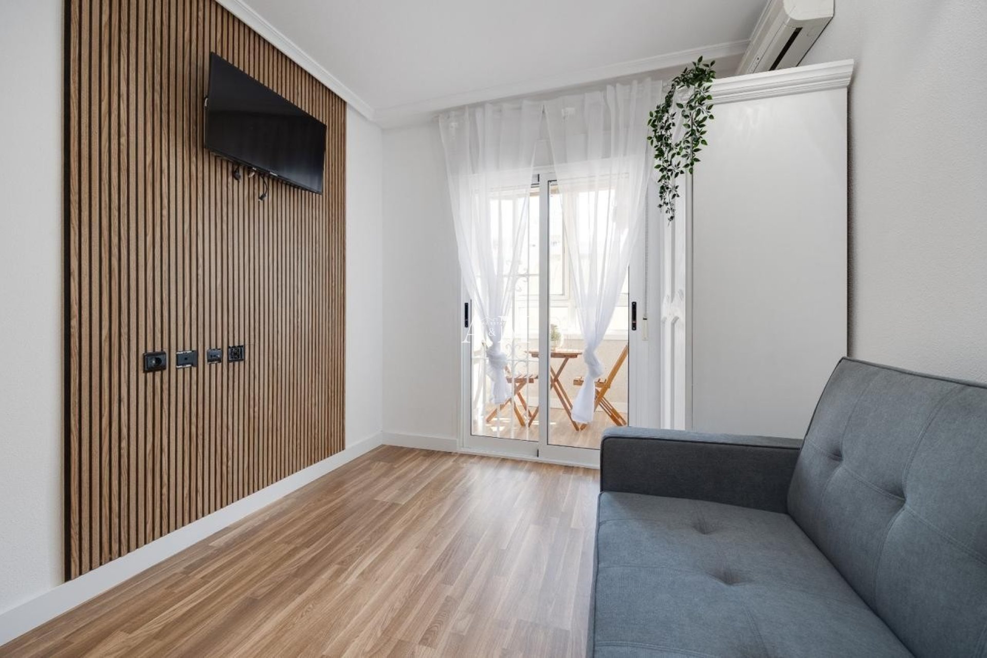 Long Term Rental - Study - Torrevieja - Centro