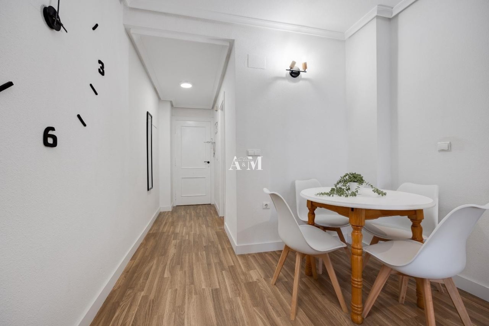 Long Term Rental - Study - Torrevieja - Centro