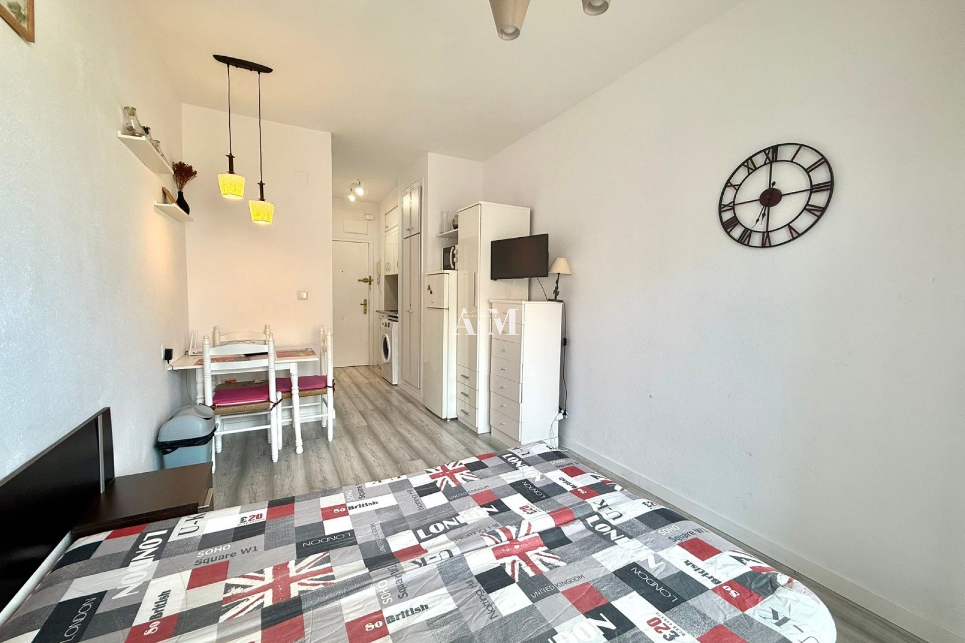 Long Term Rental - Study - Torrevieja - Playa de los Locos