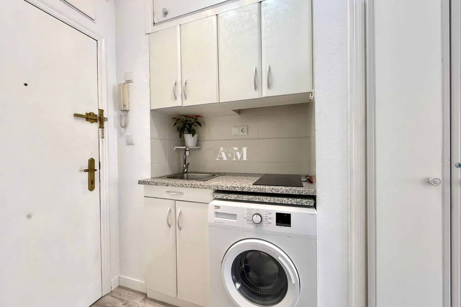 Long Term Rental - Study - Torrevieja - Playa de los Locos