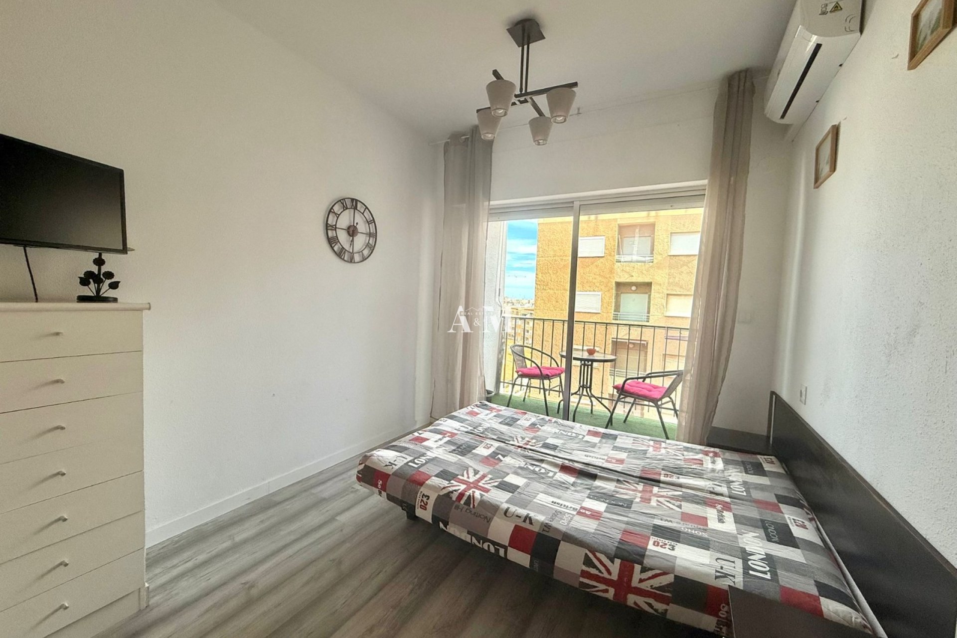 Long Term Rental - Study - Torrevieja - Playa de los Locos