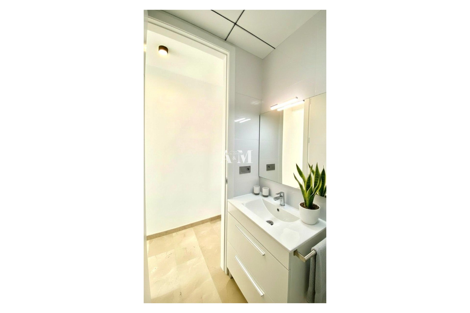 Long Term Rental - Townhouse - Res. Las Filipinas