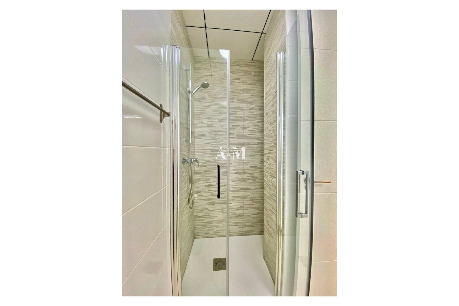 Long Term Rental - Townhouse - Res. Las Filipinas