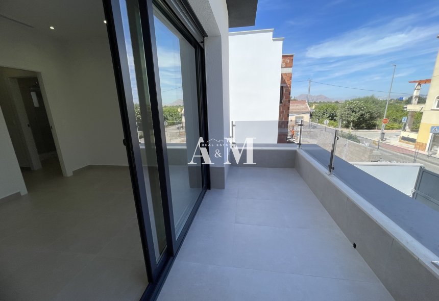 New Build - detached - Heredades