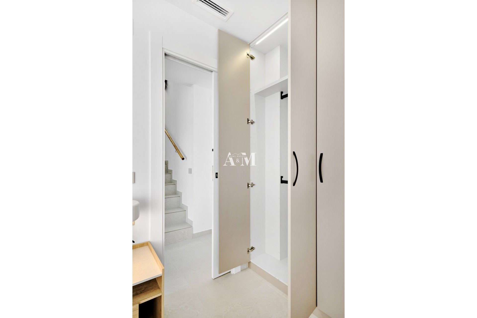 Новое здание - Rород - San Miguel de Salinas