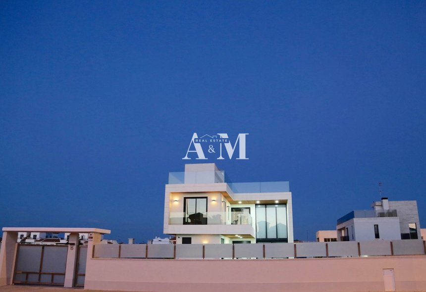 Obra nueva - Villa - Dehesa de Campoamor