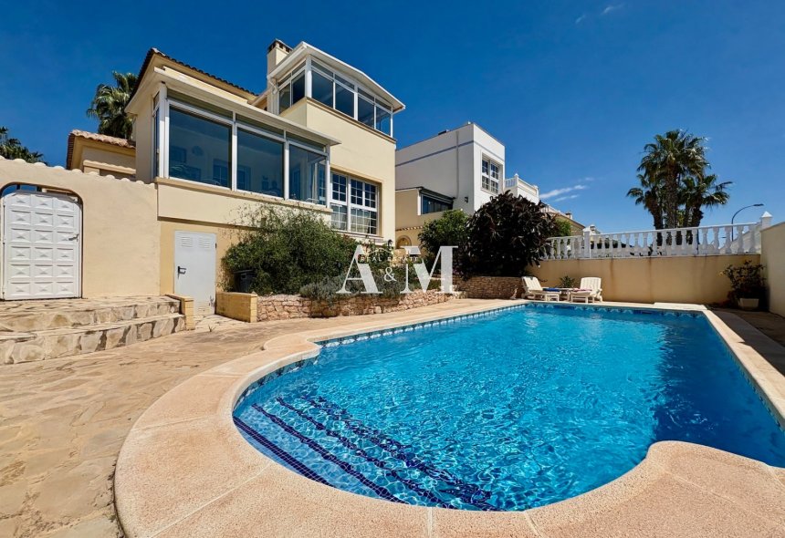 Resale - Chalet - Orihuela Costa - Villamartín