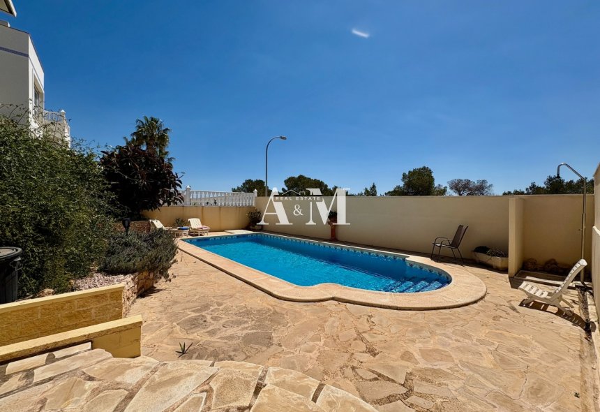 Resale - Chalet - Orihuela Costa - Villamartín