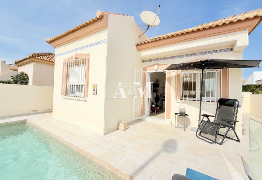 Resale - Chalet - Torrevieja - Aguas Nuevas - Torrelamata