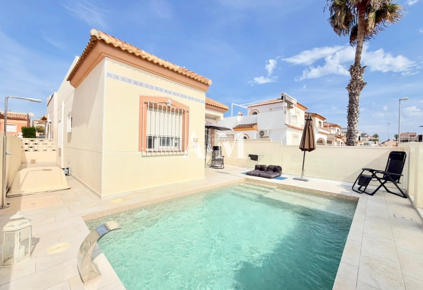 Resale - Chalet - Torrevieja - Aguas Nuevas - Torrelamata