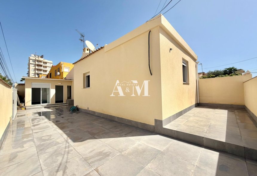 Resale - Chalet - Torrevieja - Nueva Torrevieja 