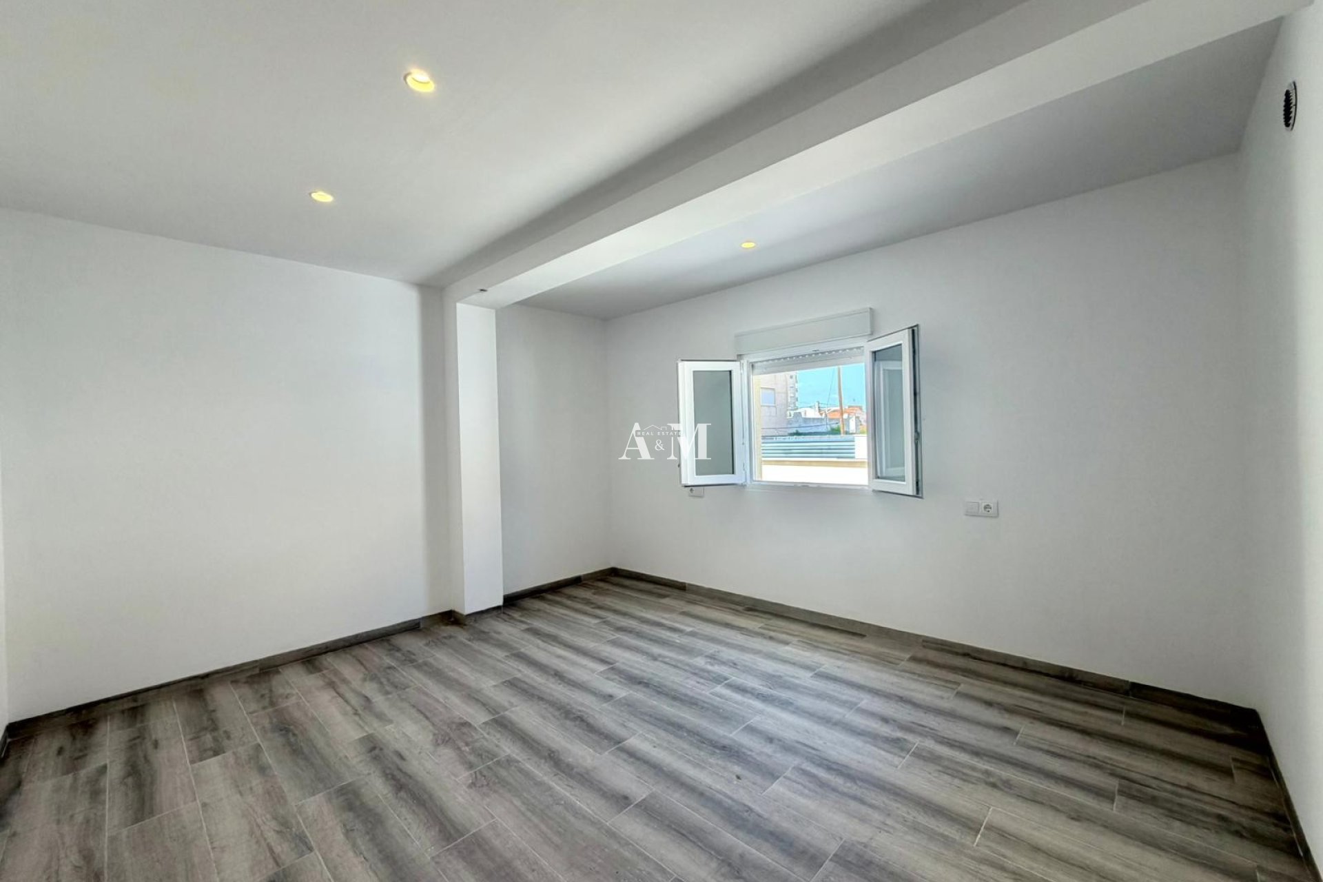 Resale - Chalet - Torrevieja - Nueva Torrevieja 