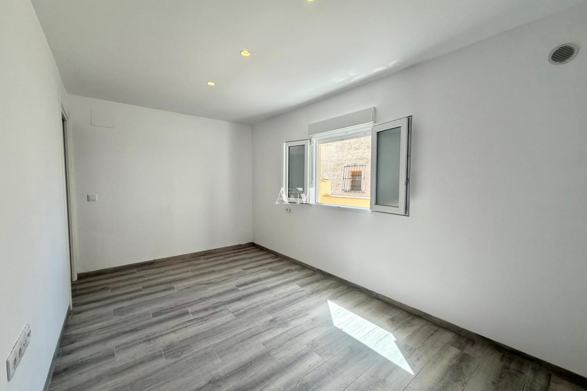 Resale - Chalet - Torrevieja - Nueva Torrevieja 