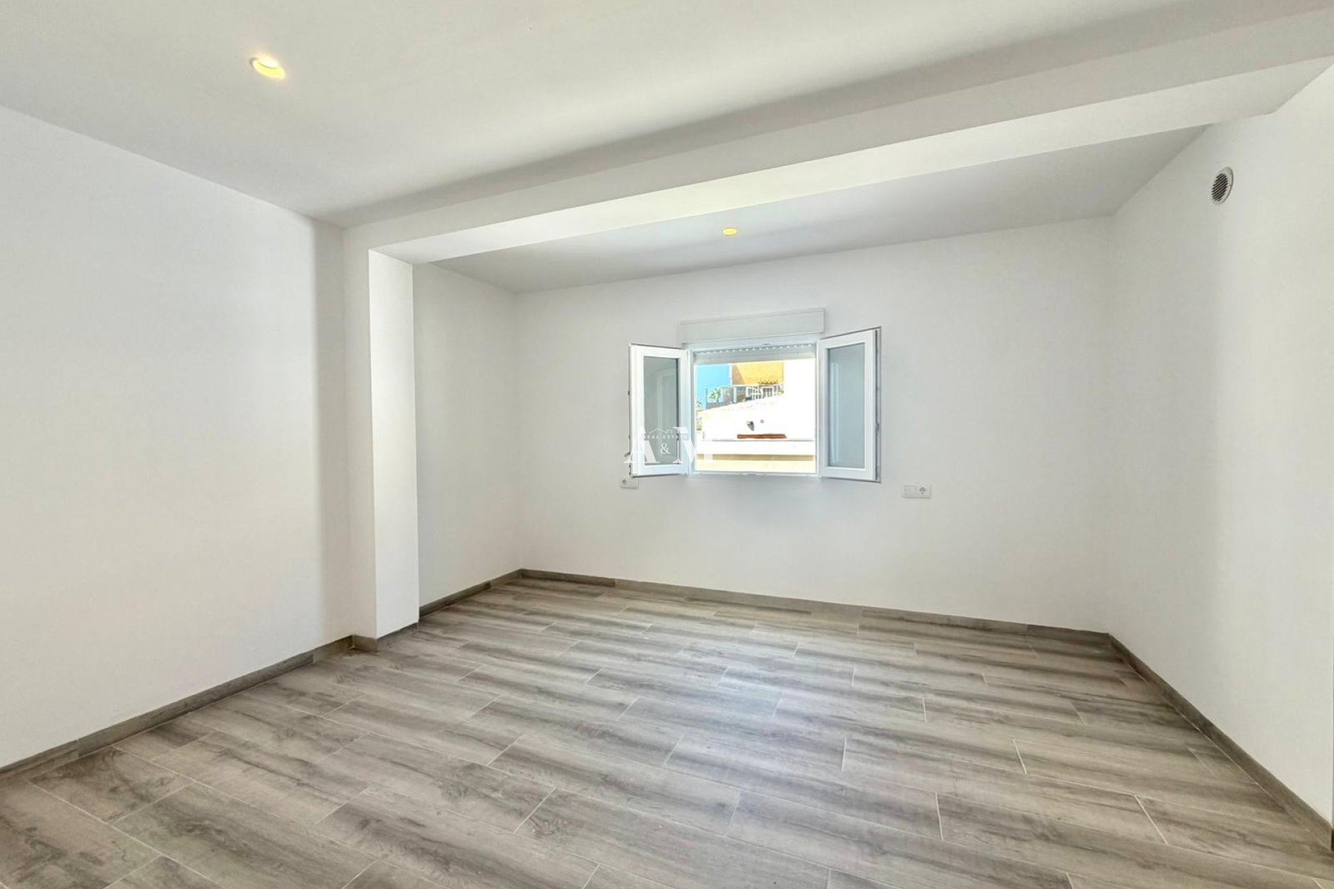 Resale - Chalet - Torrevieja - Nueva Torrevieja 