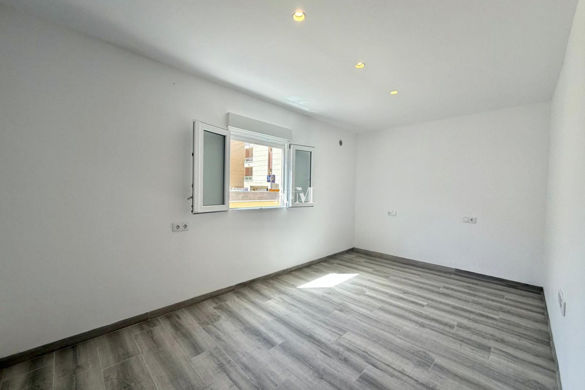 Resale - Chalet - Torrevieja - Nueva Torrevieja 