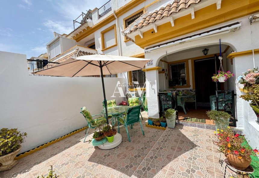 Resale - Townhouse - Torrevieja - La Siesta - El Salado -  Torreta