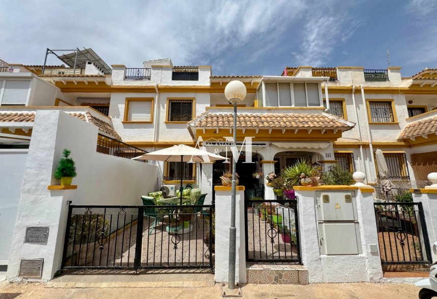 Resale - Townhouse - Torrevieja - La Siesta - El Salado -  Torreta