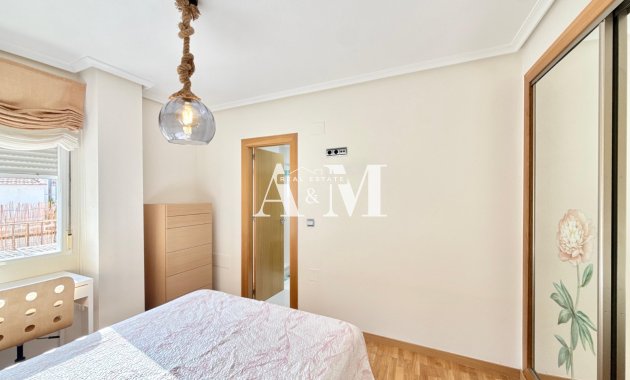 Alquiler a largo plazo - Apartamento / piso - Torrevieja - Centro