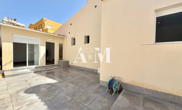 Resale - Chalet - Torrevieja - Nueva Torrevieja 
