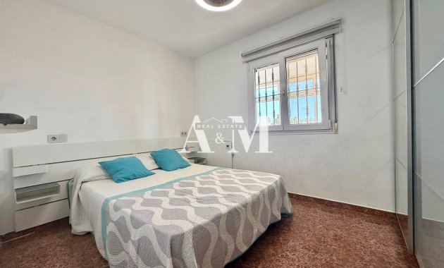 Alquiler a largo plazo - Adosado - Torrevieja - La Siesta - El Salado -  Torreta