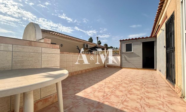 Alquiler a largo plazo - Adosado - Torrevieja - La Siesta - El Salado -  Torreta