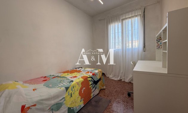 Alquiler a largo plazo - Adosado - Torrevieja - La Siesta - El Salado -  Torreta
