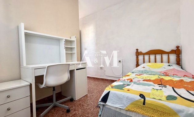 Alquiler a largo plazo - Adosado - Torrevieja - La Siesta - El Salado -  Torreta