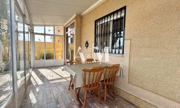 Alquiler a largo plazo - Adosado - Torrevieja - La Siesta - El Salado -  Torreta
