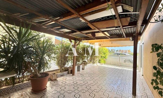 Alquiler a largo plazo - Adosado - Torrevieja - La Siesta - El Salado -  Torreta