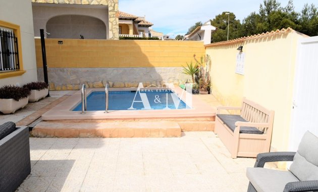 Alquiler a largo plazo - Chalet - Orihuela Costa - Cabo roig - La Zenia
