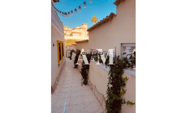Alquiler a largo plazo - Chalet - Orihuela Costa - Cabo roig - La Zenia