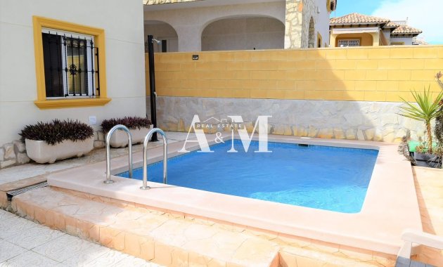 Alquiler a largo plazo - Chalet - Orihuela Costa - Cabo roig - La Zenia