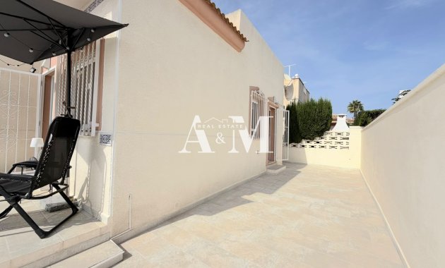 Resale - Chalet - Torrevieja - Aguas Nuevas - Torrelamata