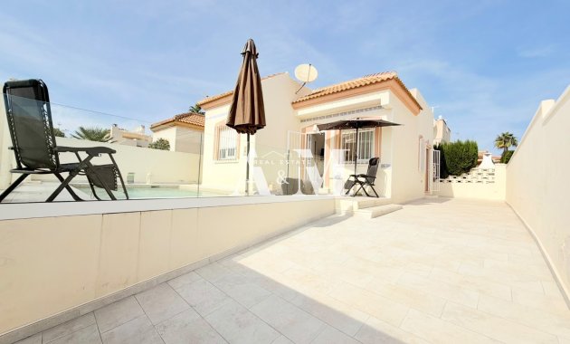 Resale - Chalet - Torrevieja - Aguas Nuevas - Torrelamata