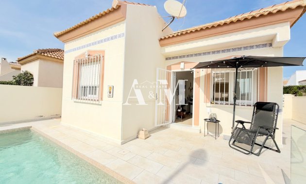 Resale - Chalet - Torrevieja - Aguas Nuevas - Torrelamata