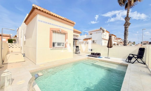 Resale - Chalet - Torrevieja - Aguas Nuevas - Torrelamata