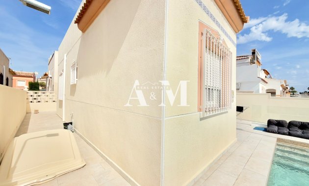 Resale - Chalet - Torrevieja - Aguas Nuevas - Torrelamata